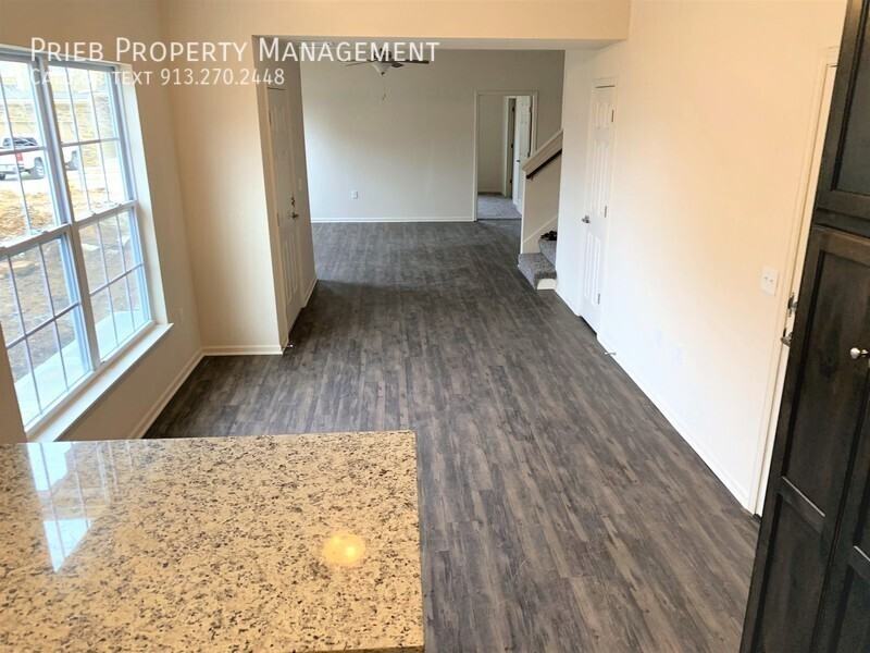 21652 W 126th Ter #21 - Photo 4 of 25