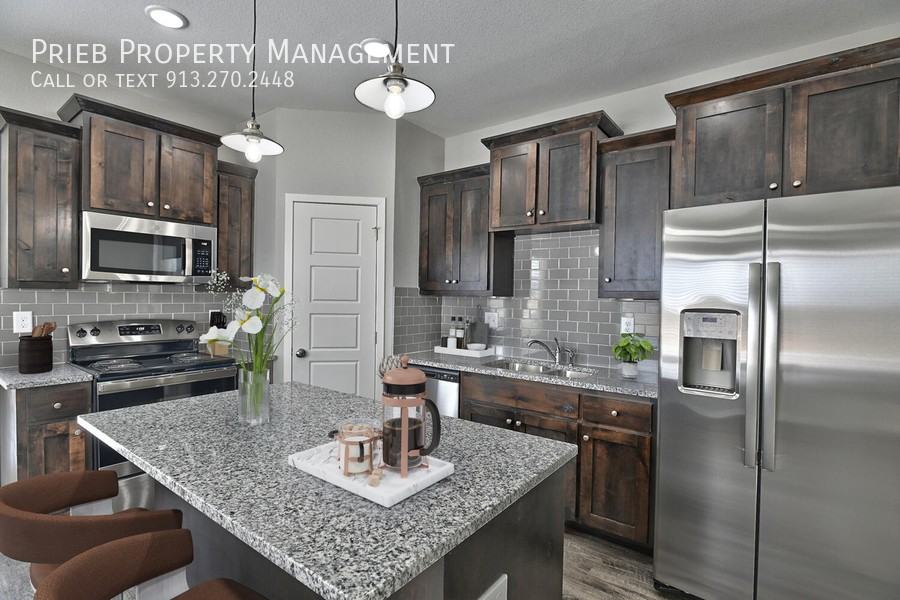 31505 W 170th Ter - Photo 4 of 19