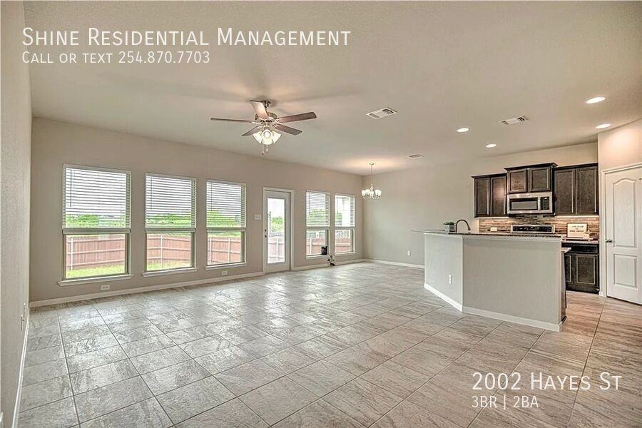 2002 Hayes St - Photo 4 of 22