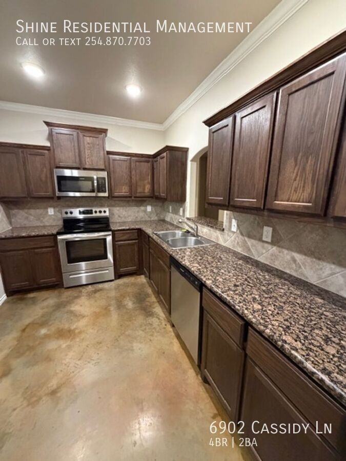 6902 Cassidy Ln - Photo 5 of 35