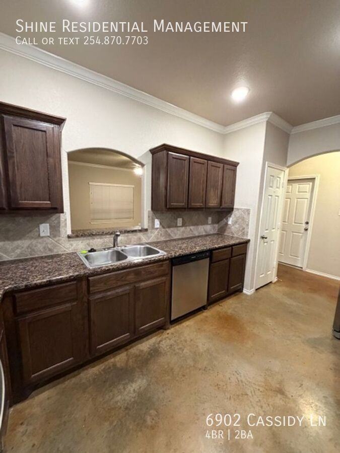 6902 Cassidy Ln - Photo 7 of 35