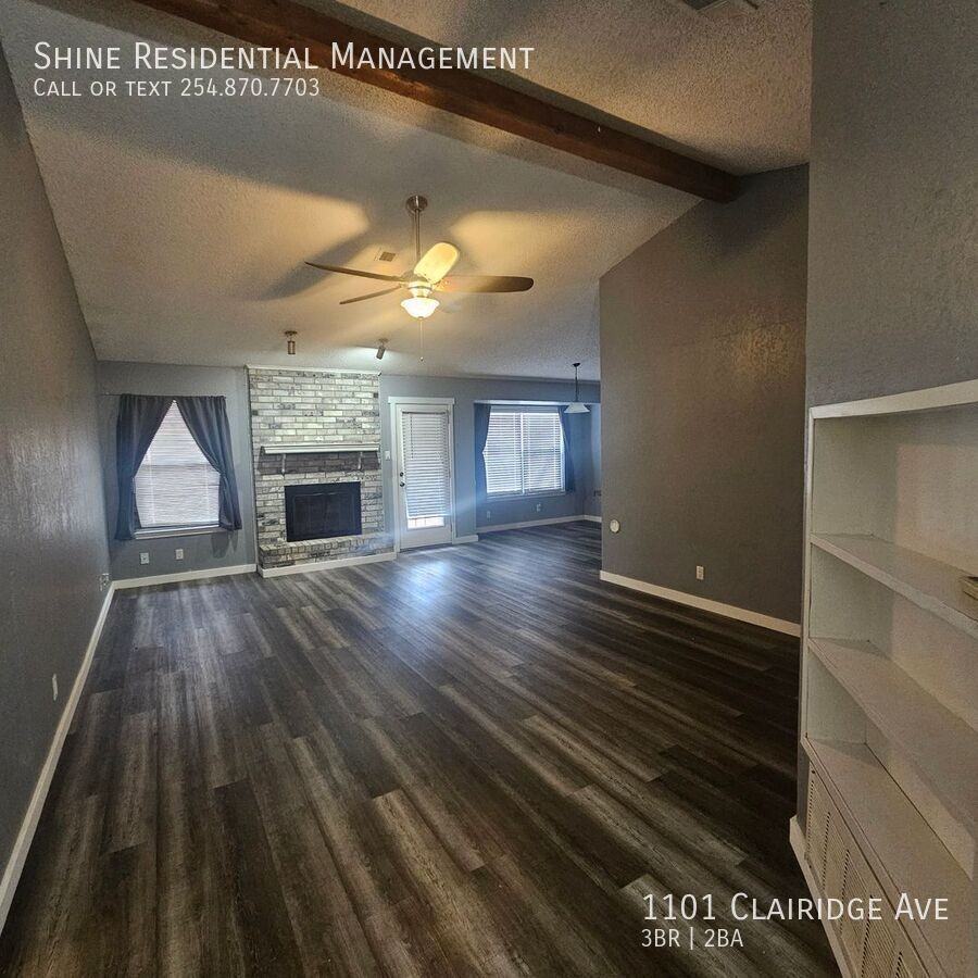 1101 Clairidge Ave - Photo 3 of 12