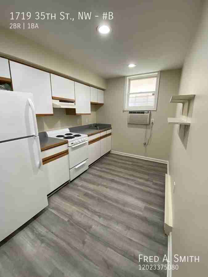 1719 35th St Nw #B - Photo 4 of 18