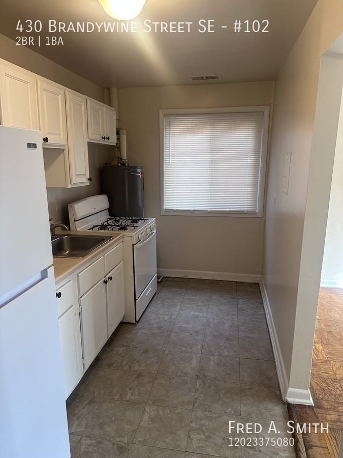 430 Brandywine St Se #102 - Photo 5 of 11