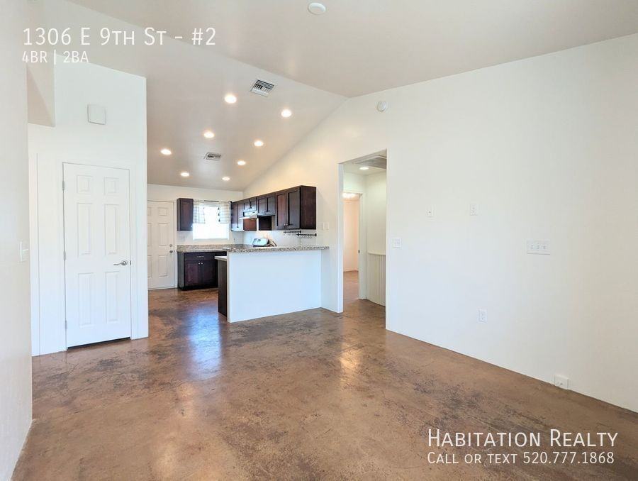 1306 E 9th St #2 - Photo 2 of 26