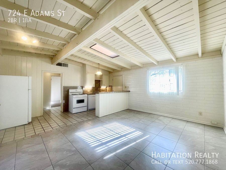 724 E Adams St - Photo 2 of 12