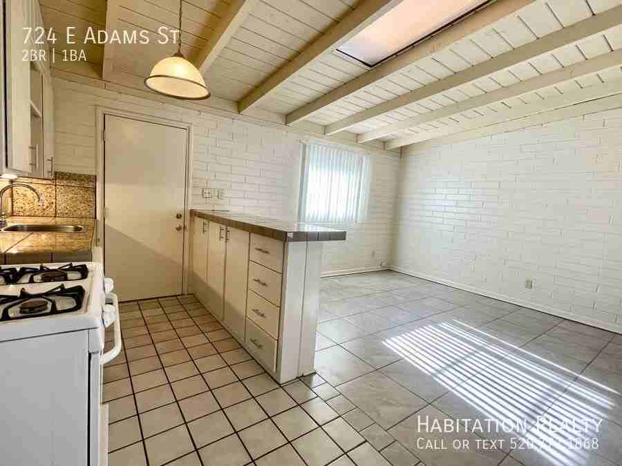 724 E Adams St - Photo 4 of 12