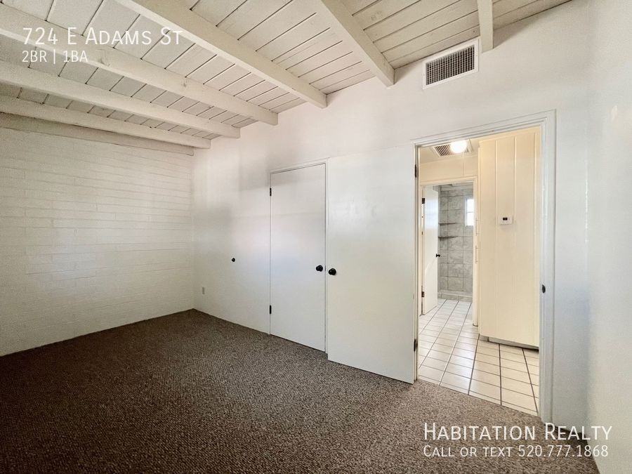 724 E Adams St - Photo 5 of 12