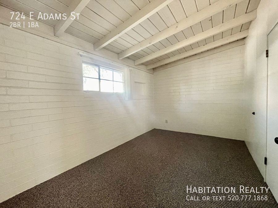 724 E Adams St - Photo 6 of 12