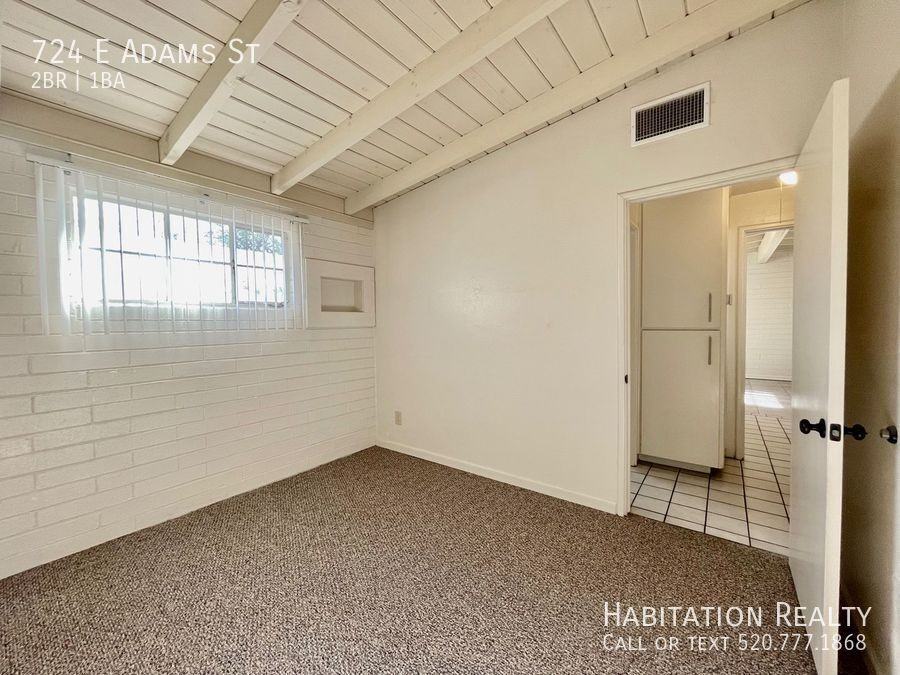 724 E Adams St - Photo 7 of 12