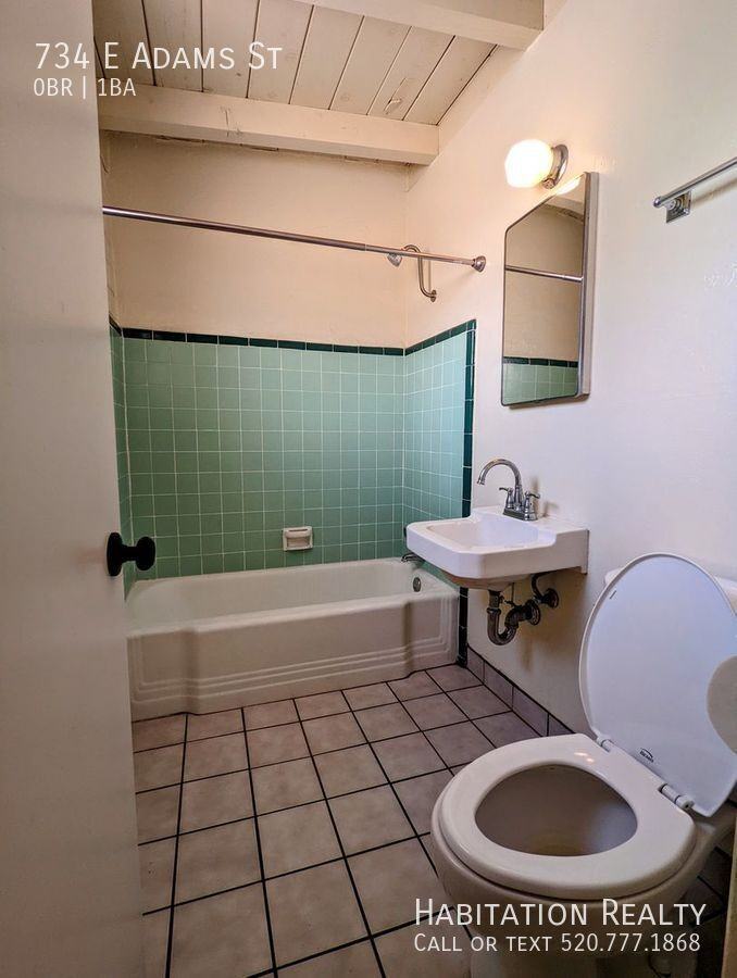 734 E Adams St - Photo 5 of 7