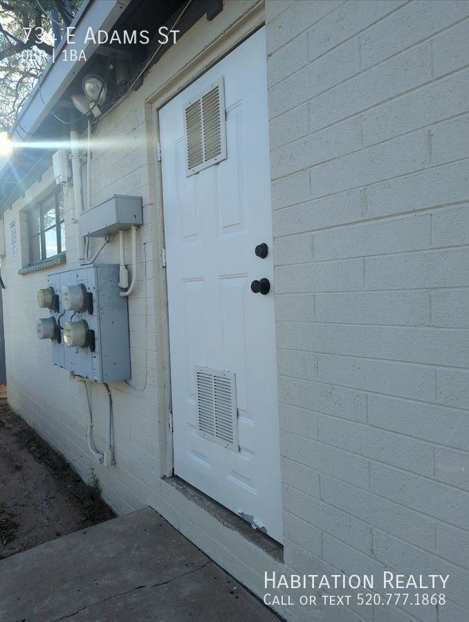 734 E Adams St - Photo 6 of 7