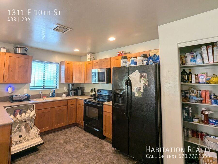 1311 E 10th St - Photo 3 of 19