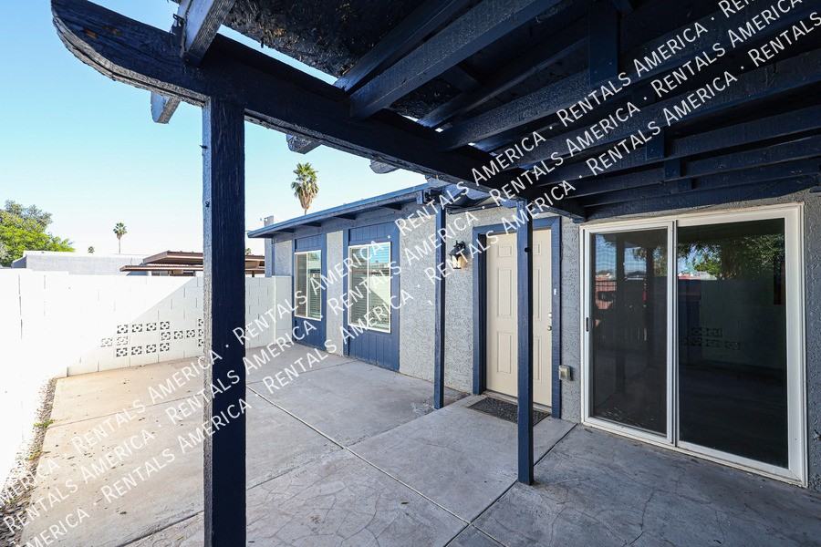 712 N Santa Barbara #17 - Photo 3 of 32