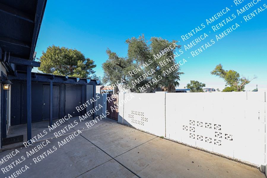 712 N Santa Barbara #17 - Photo 5 of 32