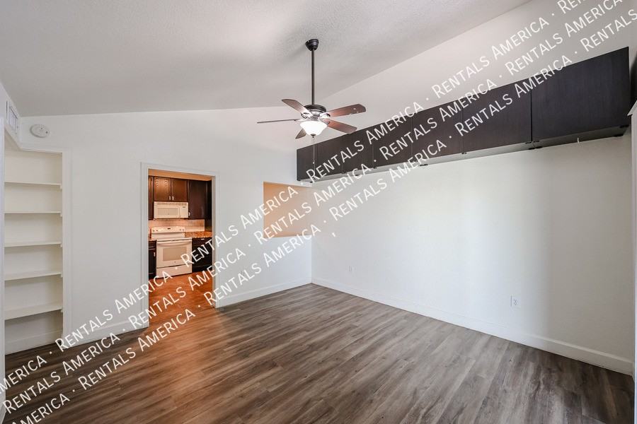 712 N Santa Barbara #17 - Photo 7 of 32