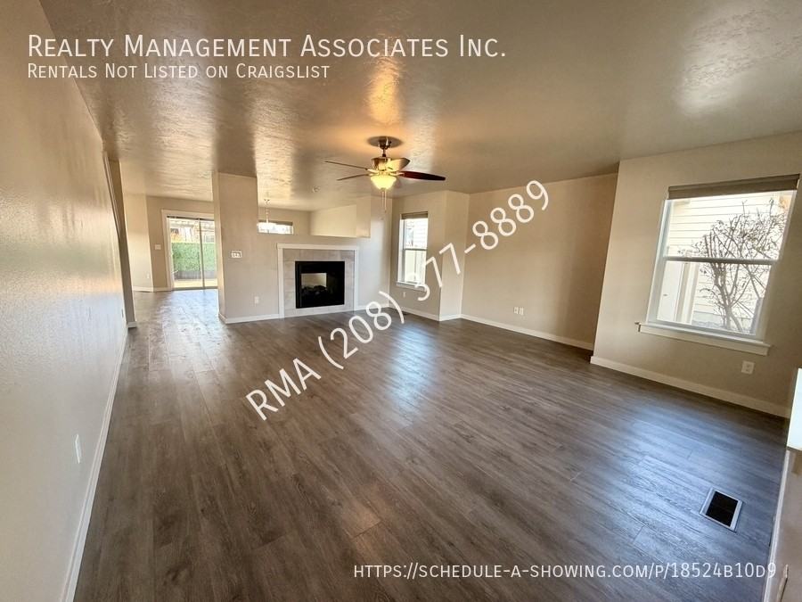 6059 N Silver Spruce Ave - Photo 4 of 24