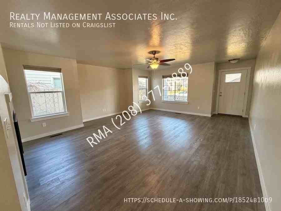 6059 N Silver Spruce Ave - Photo 5 of 24