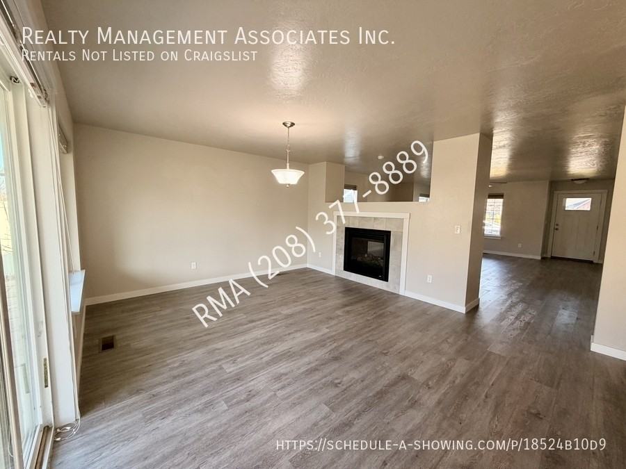 6059 N Silver Spruce Ave - Photo 7 of 24