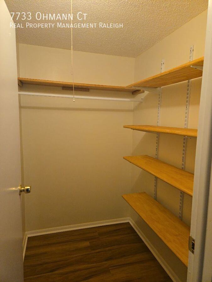 7733 Ohmann Ct - Photo 6 of 20