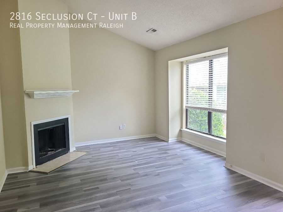 2816 Seclusion Ct #B - Photo 2 of 7