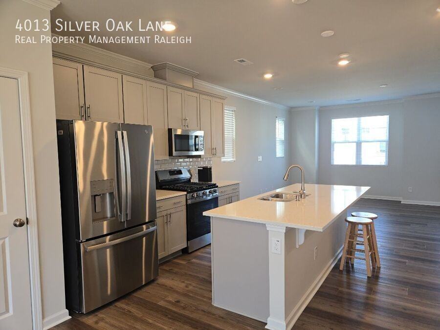 4013 Silver Oak Ln - Photo 3 of 24