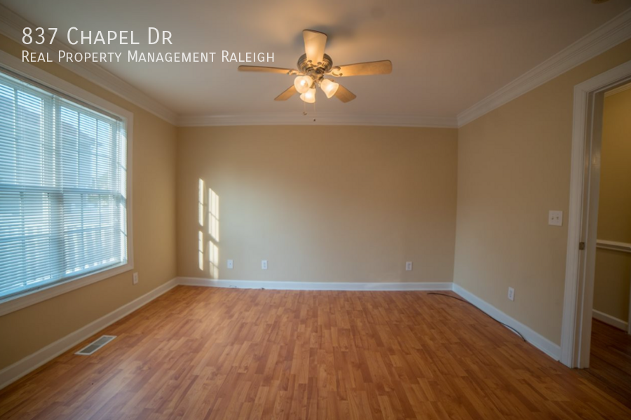 837 Chapel Dr - Photo 7 of 10