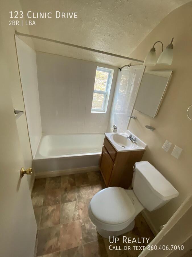 123 Clinic Dr - Photo 2 of 10