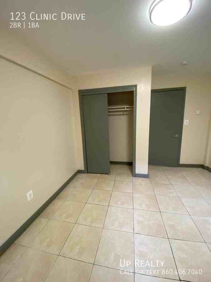 123 Clinic Dr - Photo 3 of 10