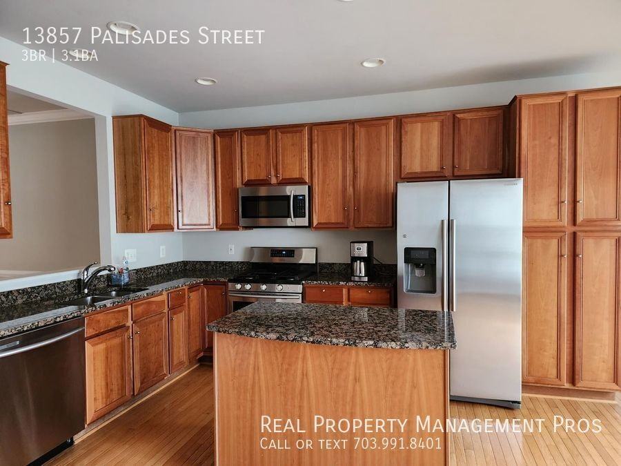 13857 Palisades St - Photo 5 of 29