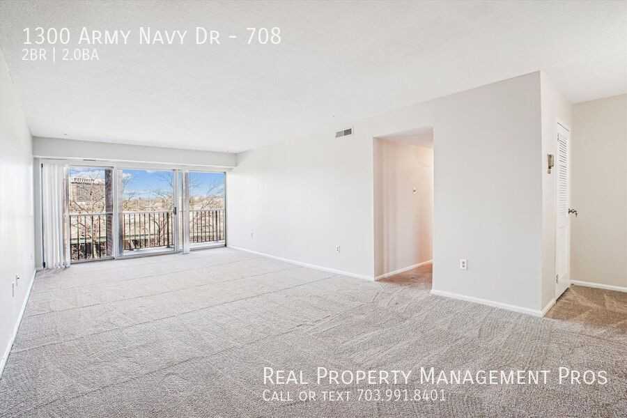 1300 Army Navy Dr #708 - Photo 5 of 30