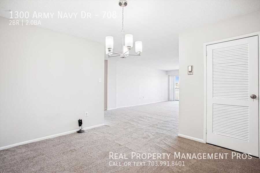 1300 Army Navy Dr #708 - Photo 7 of 30