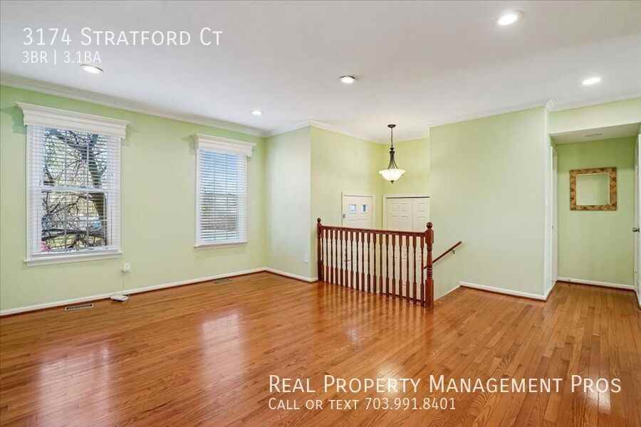 3174 Stratford Ct - Photo 3 of 50