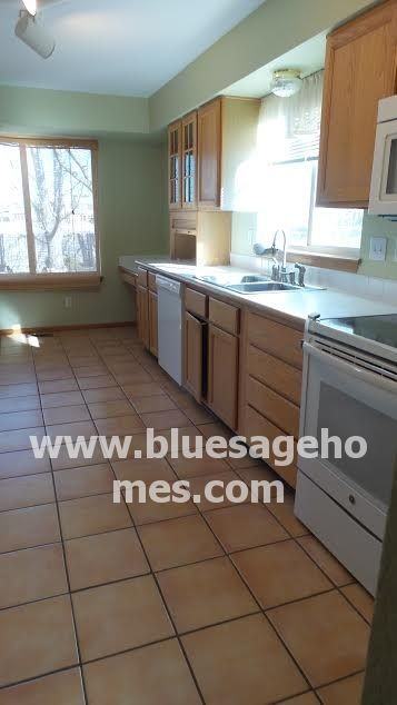 433 Oak Ln - Photo 3 of 17