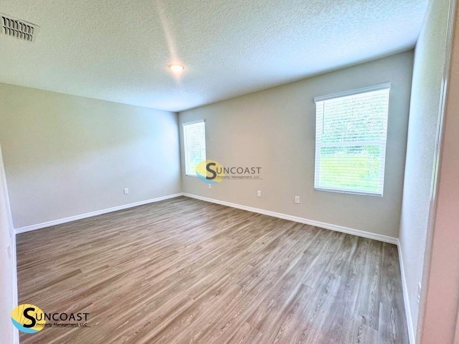 7070 Plymouth Grove Ct - Photo 6 of 17