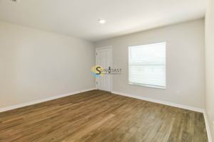 featured image of 2103 Ne 78th Ln
