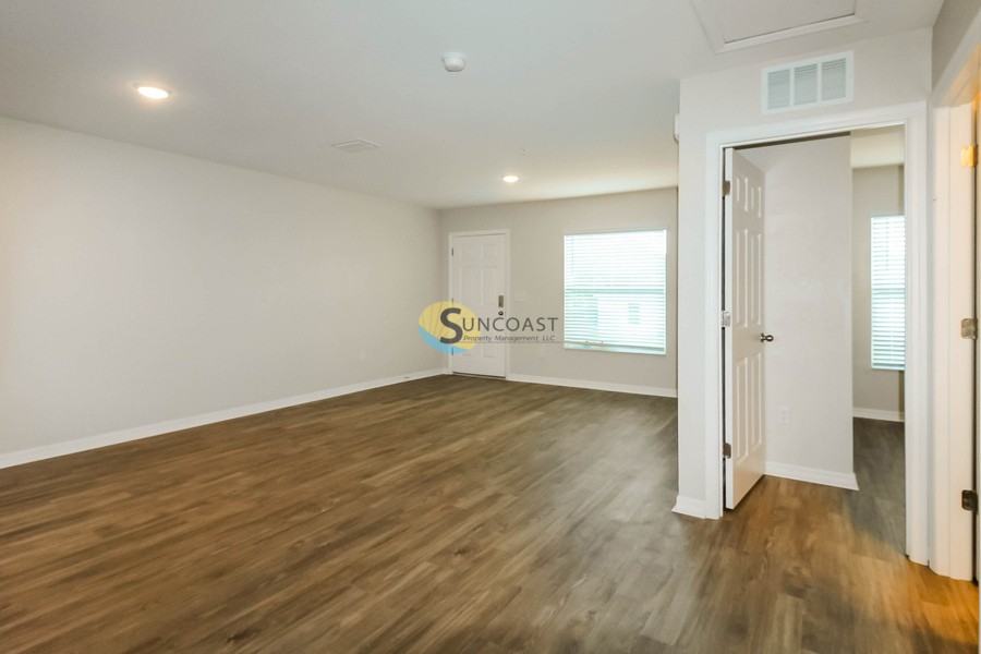 2103 Ne 78th Ln - Photo 3 of 22