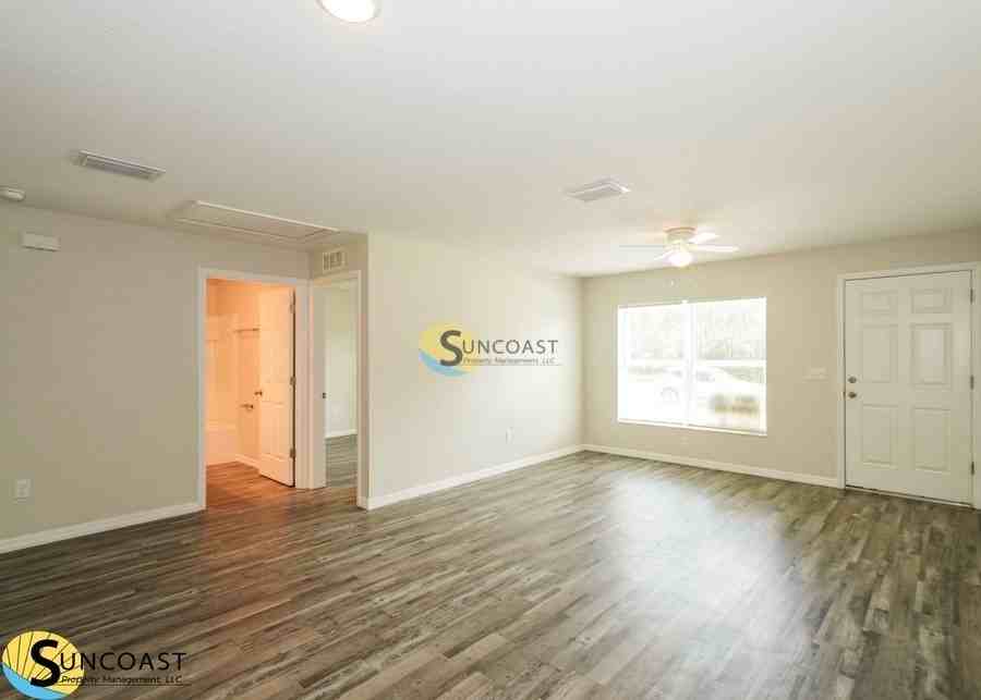 9236 N Travis Dr - Photo 2 of 21