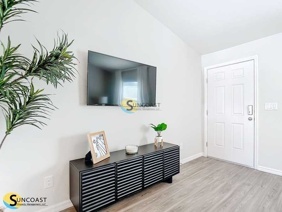 11 Roxton Ln - Photo 3 of 26