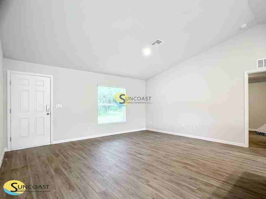 2139 W Kenmore Dr - Photo 2 of 32