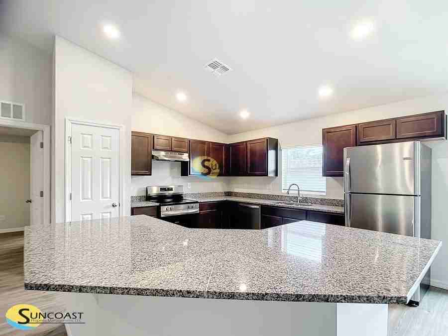 2139 W Kenmore Dr - Photo 6 of 32