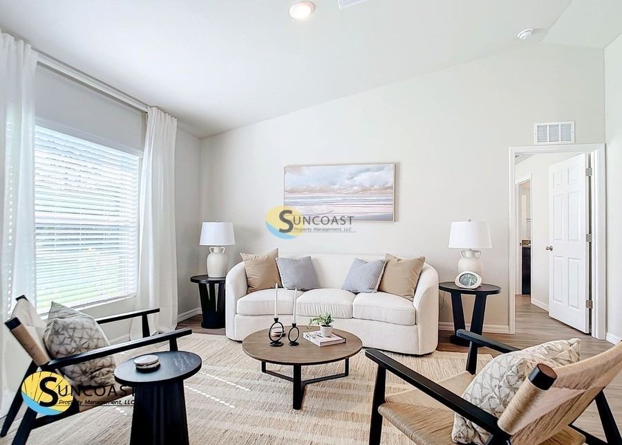 521 Sargent St - Photo 3 of 18