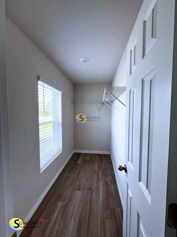 353 Reeves St - Photo 6 of 8