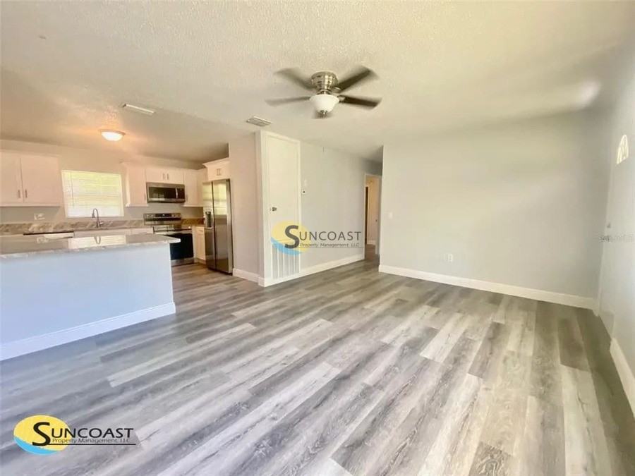 1419 Ne 25th Pl - Photo 3 of 32