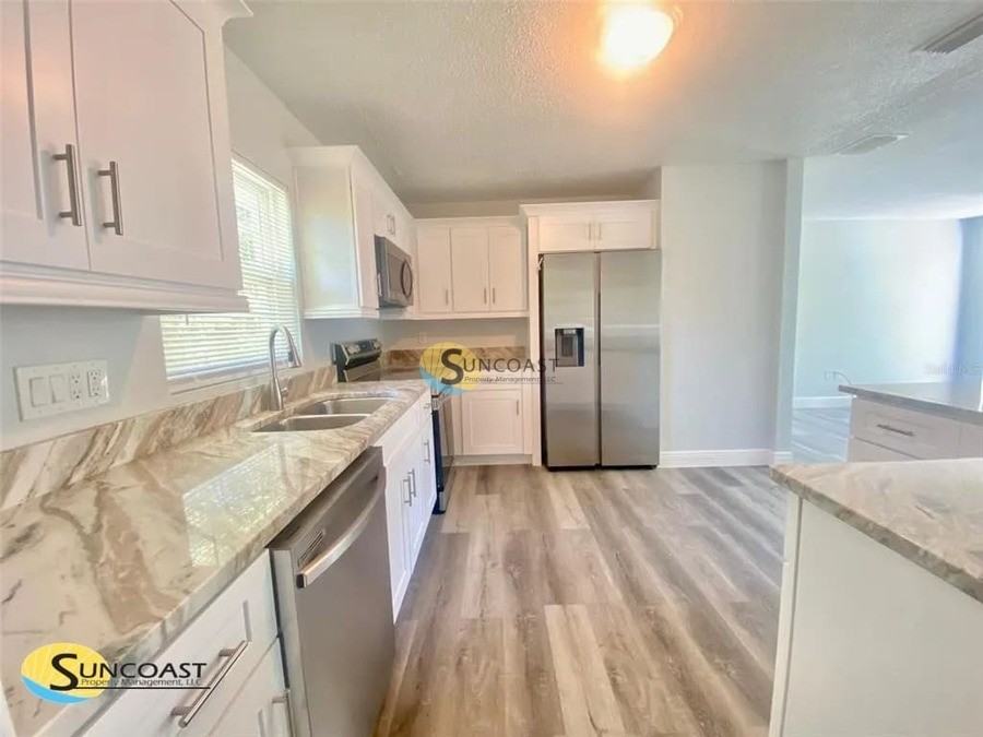 1419 Ne 25th Pl - Photo 7 of 32