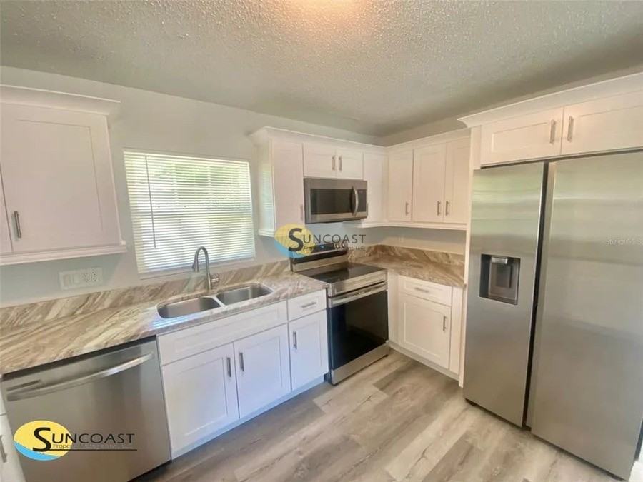 1419 Ne 25th Pl - Photo 7 of 32