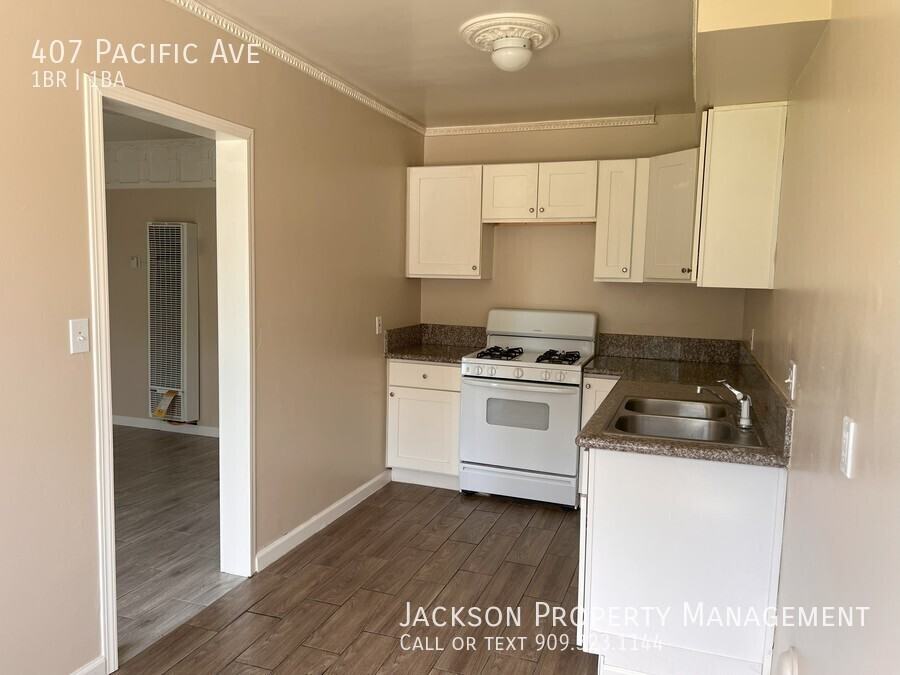 407 Pacific Ave - Photo 4 of 10