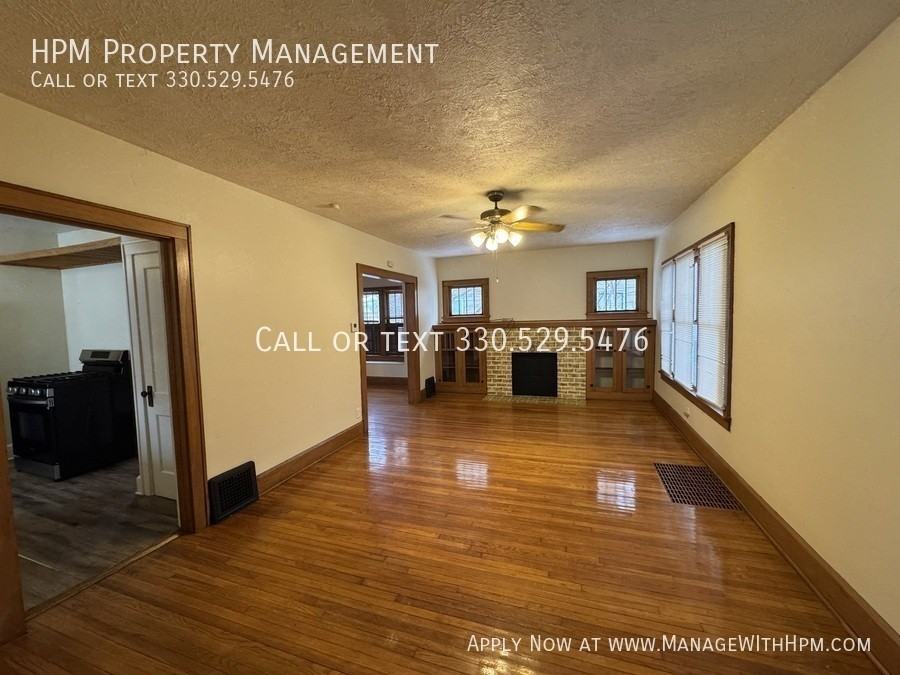 1442 Plain Ave Ne - Photo 3 of 24