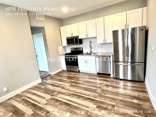 2179 W 11th St #2 - Photo 4 of 10