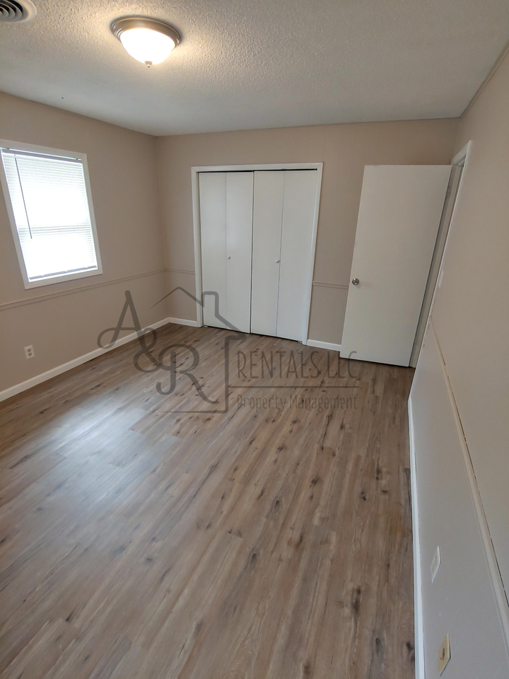 523 East Adams StreetUnit B #2 - Photo 2 of 11